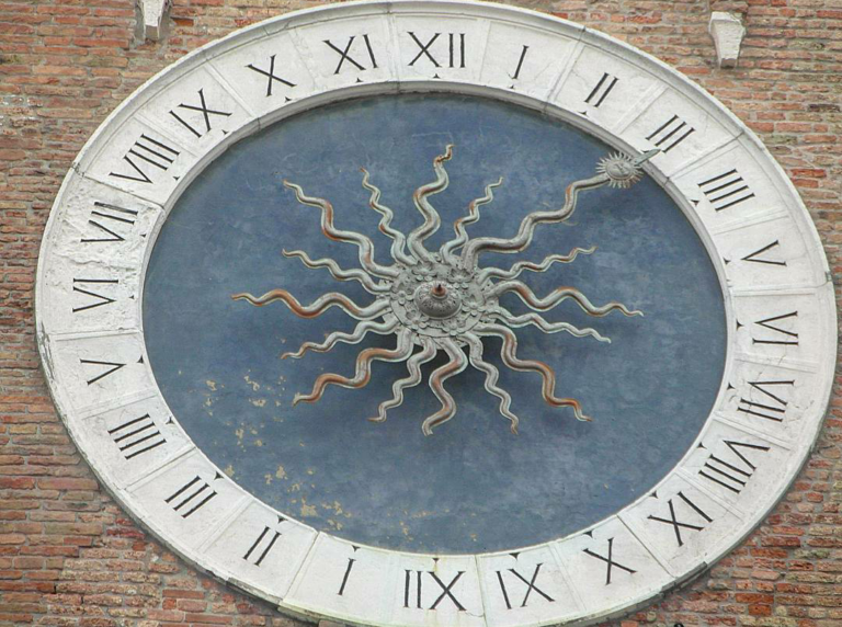 La Torre di Sant’Andrea e l’orologio più antico del mondo